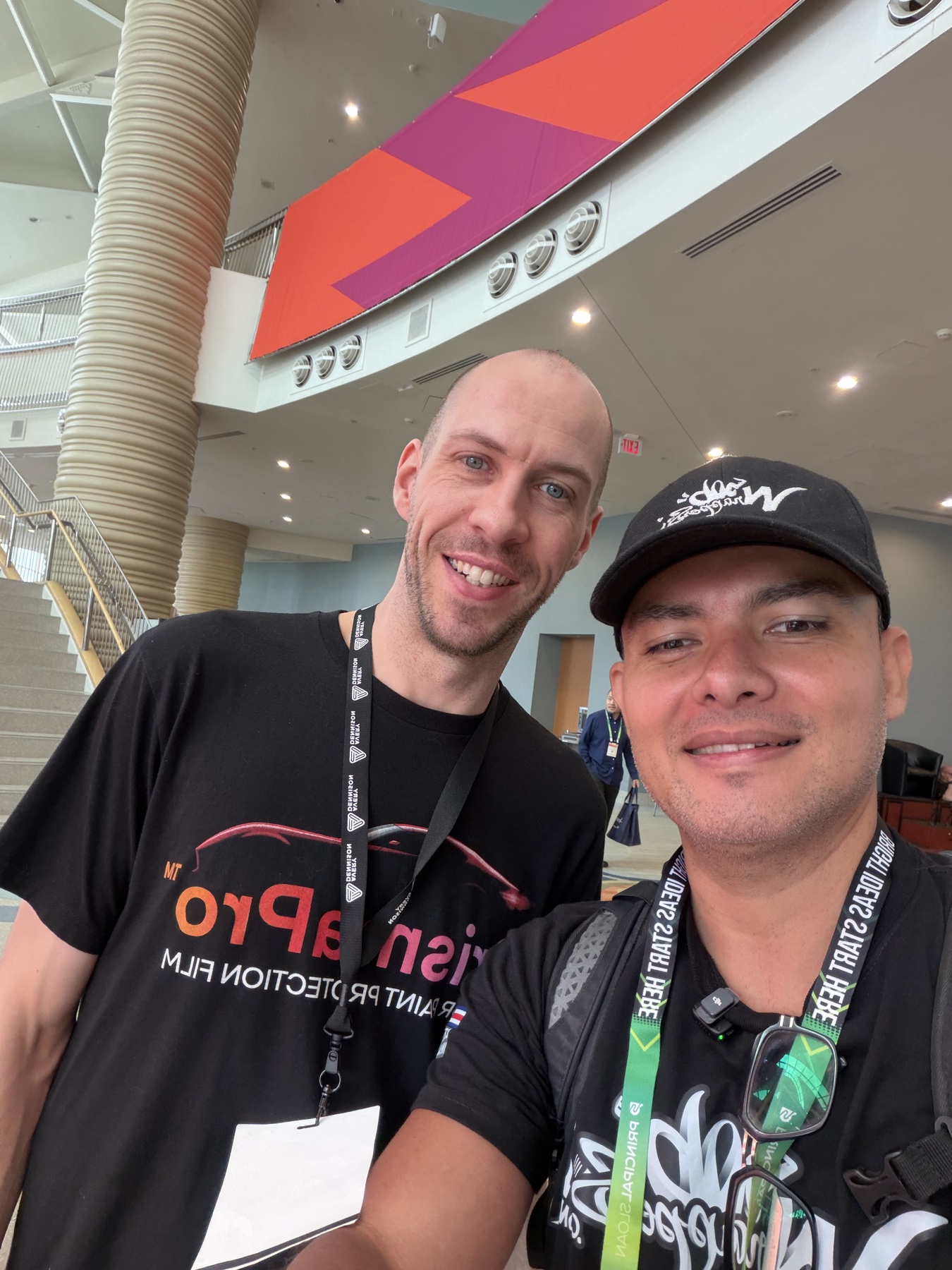 Emmanuel Rodríguez with an international wrap industry professional